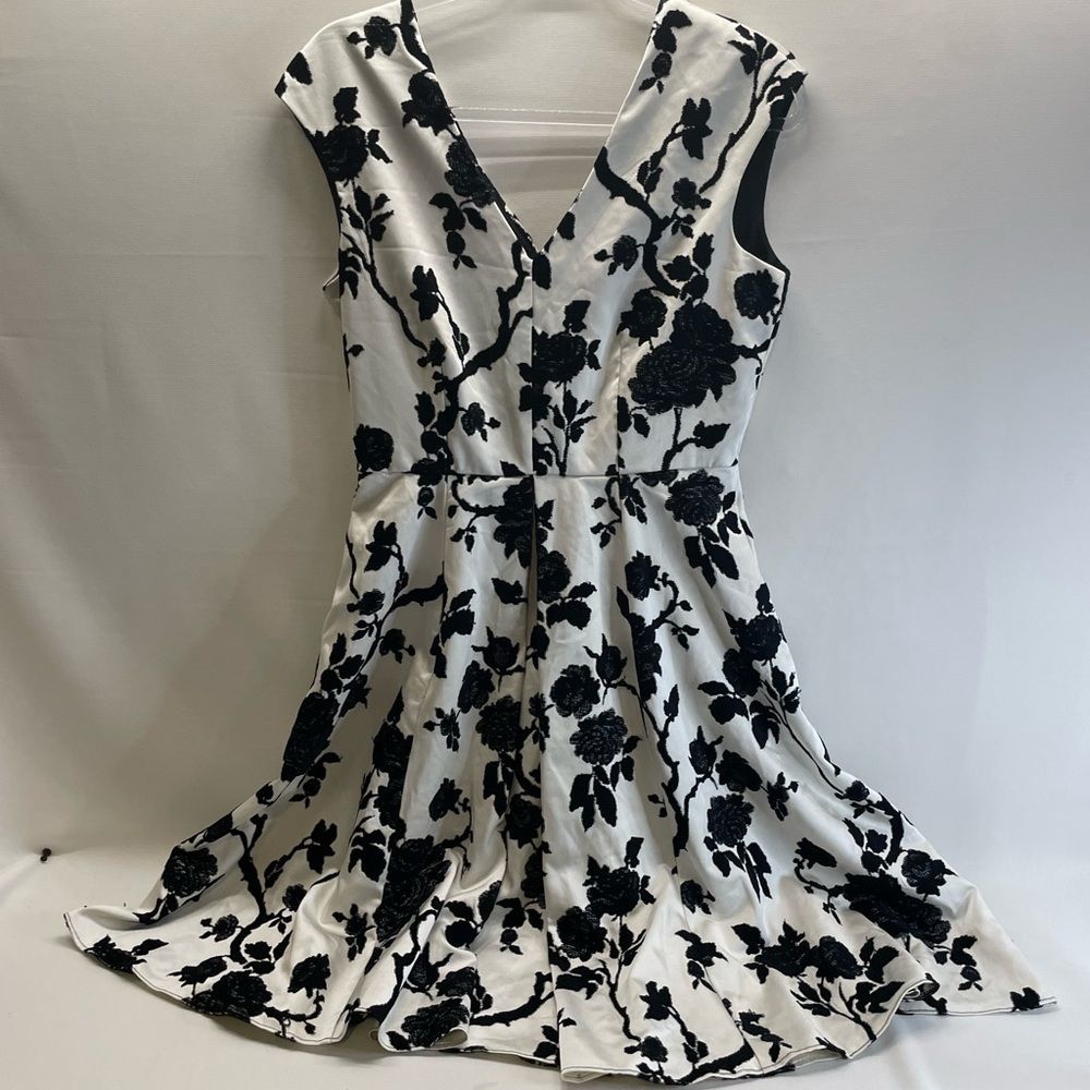 Closet London Floral V Neck ALine Dress Sleeveless Size 8